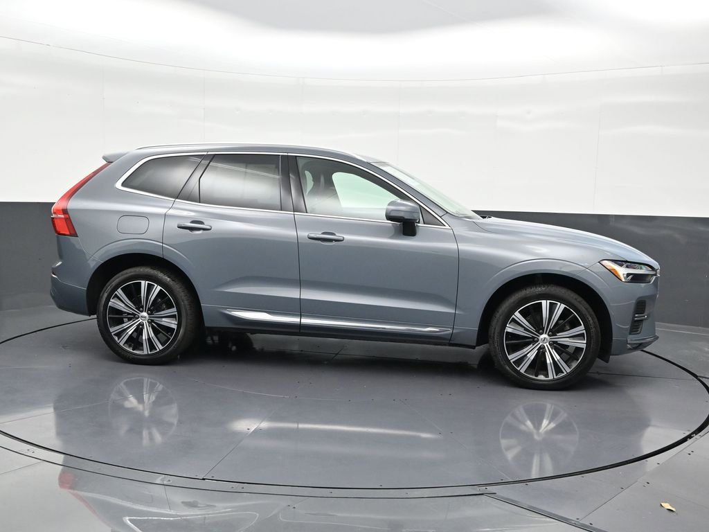 Used 2022 Volvo XC60 B5 Inscription image 7
