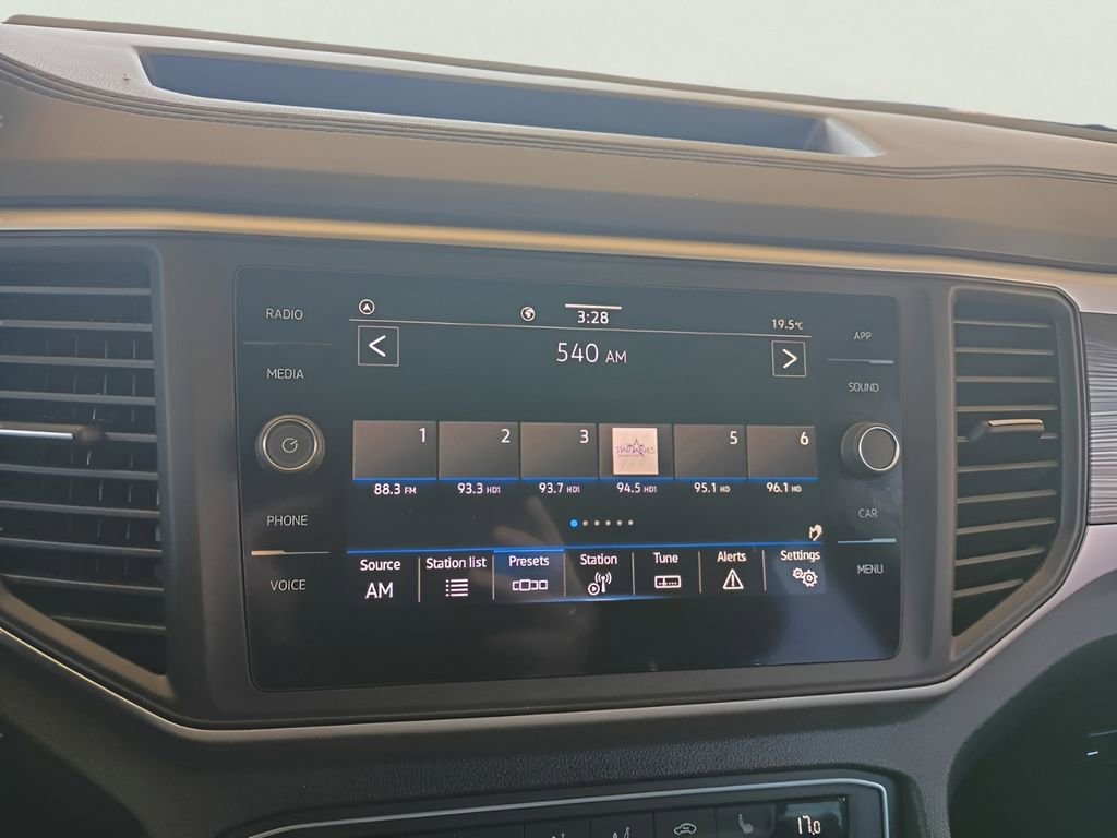 Used 2021 Volkswagen Atlas Cross Sport SE FWD image 23