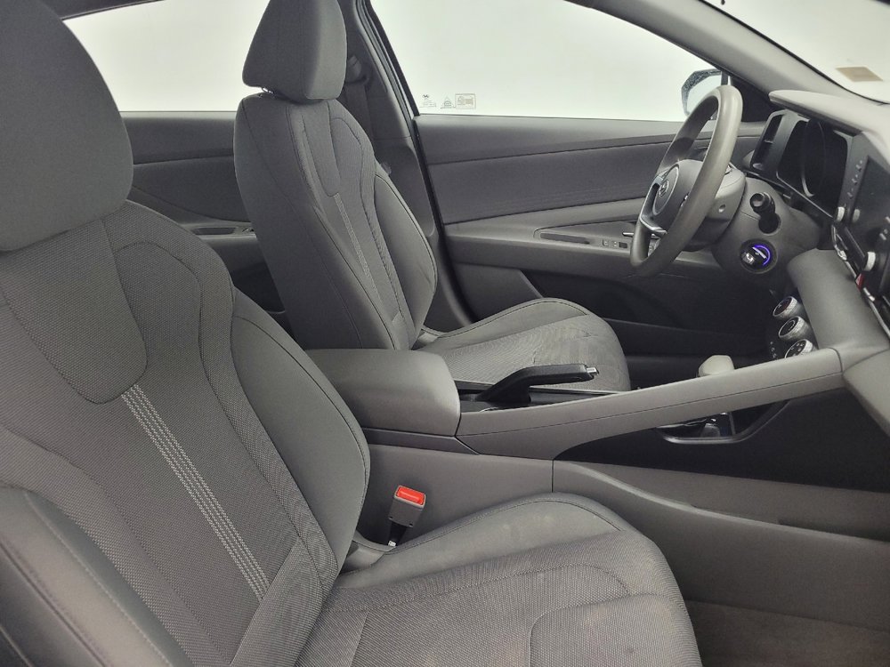 Used 2021 Hyundai Elantra SE image 21