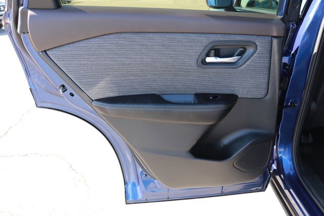 Used 2023 Nissan Rogue SV image 12