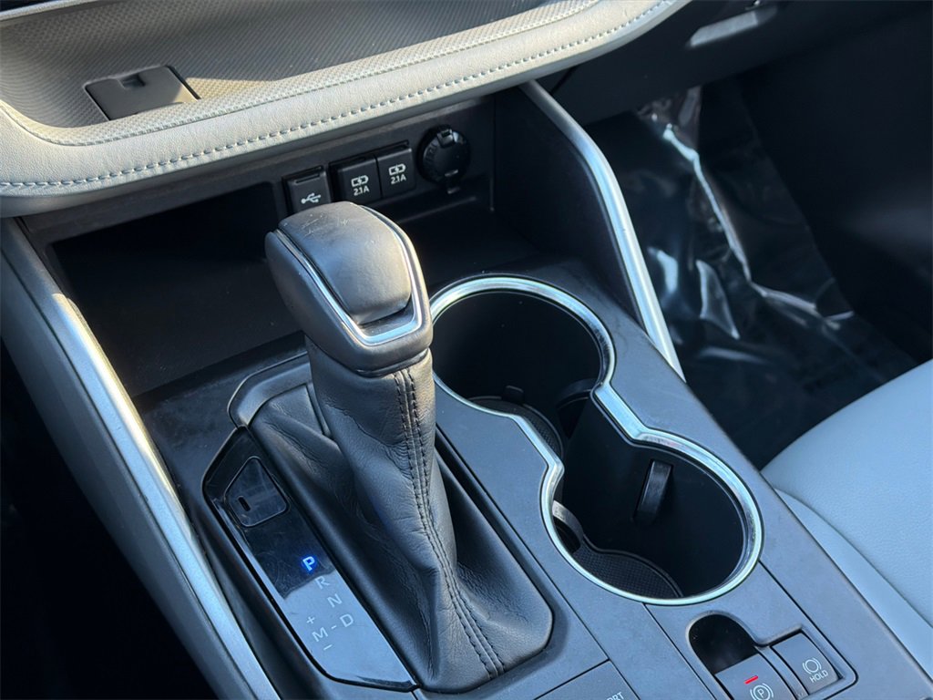 Used 2020 Toyota Highlander XLE image 30