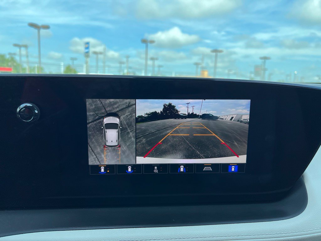 Used 2025 Buick Encore GX Avenir w/ Avenir Technology Package AWD/4WD image 19