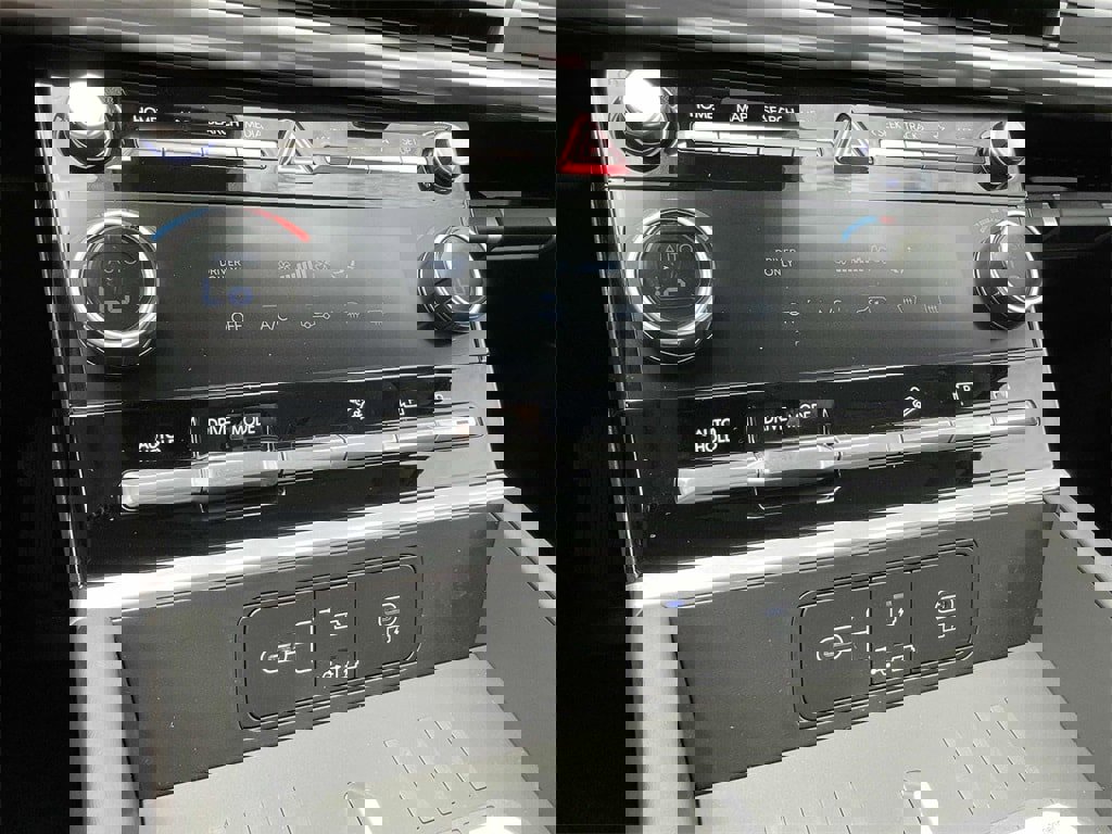 New 2026 Hyundai Santa Fe SE image 16