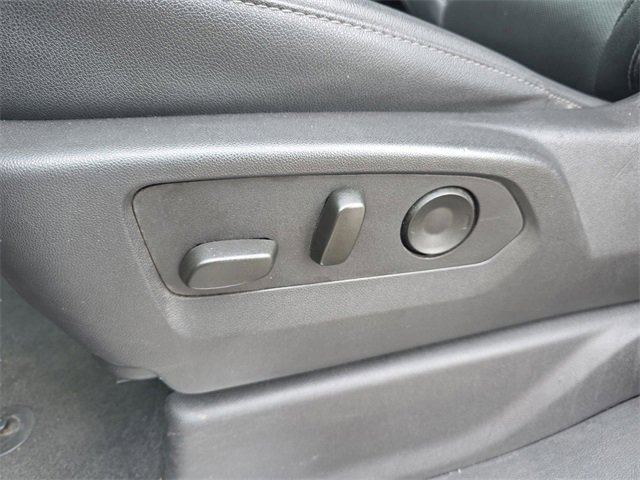 Used 2025 GMC Sierra 1500 SLT image 13