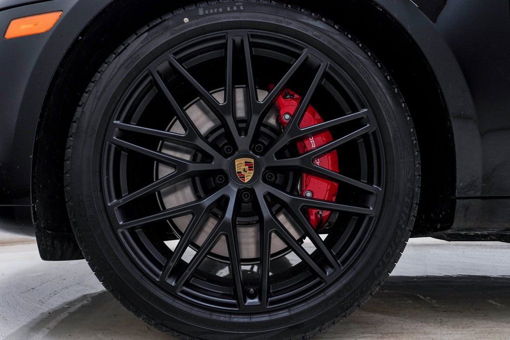 New 2026 Porsche Macan GTS image 13