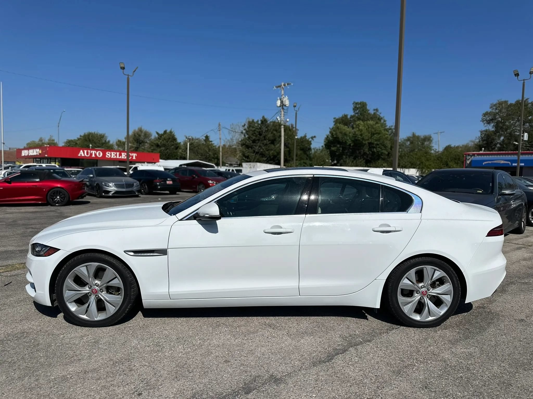 Used 2020 Jaguar XE S RWD image 9
