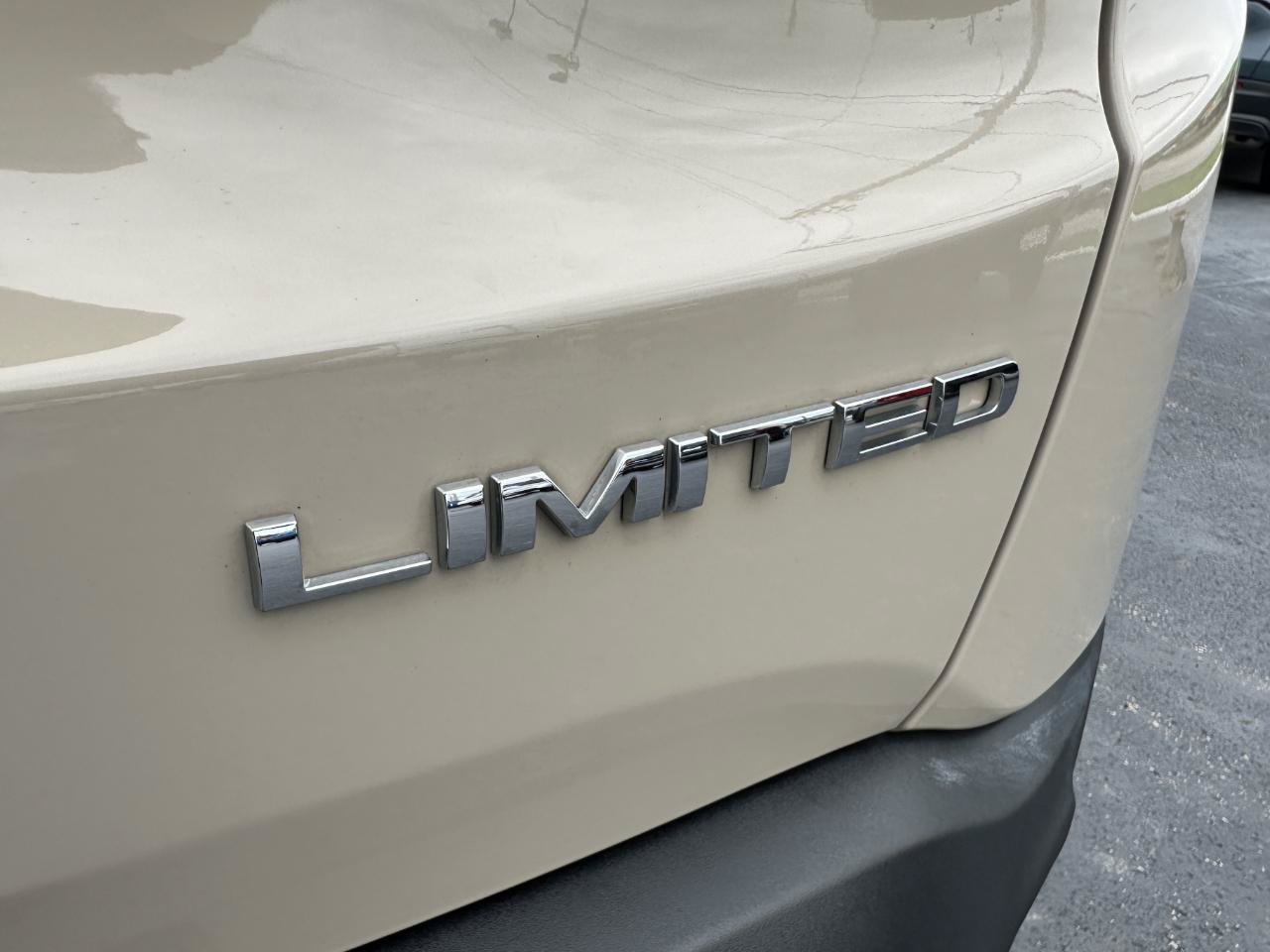 Used 2015 Jeep Renegade Limited AWD/4WD image 80