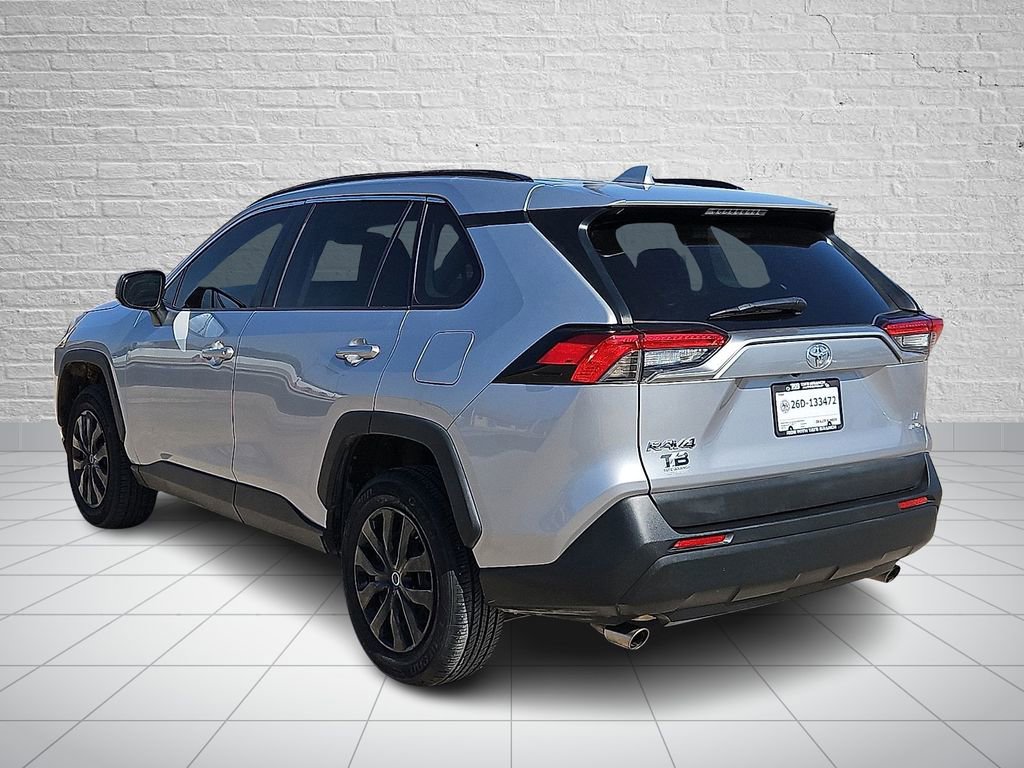 Used 2021 Toyota RAV4 LE AWD/4WD image 3