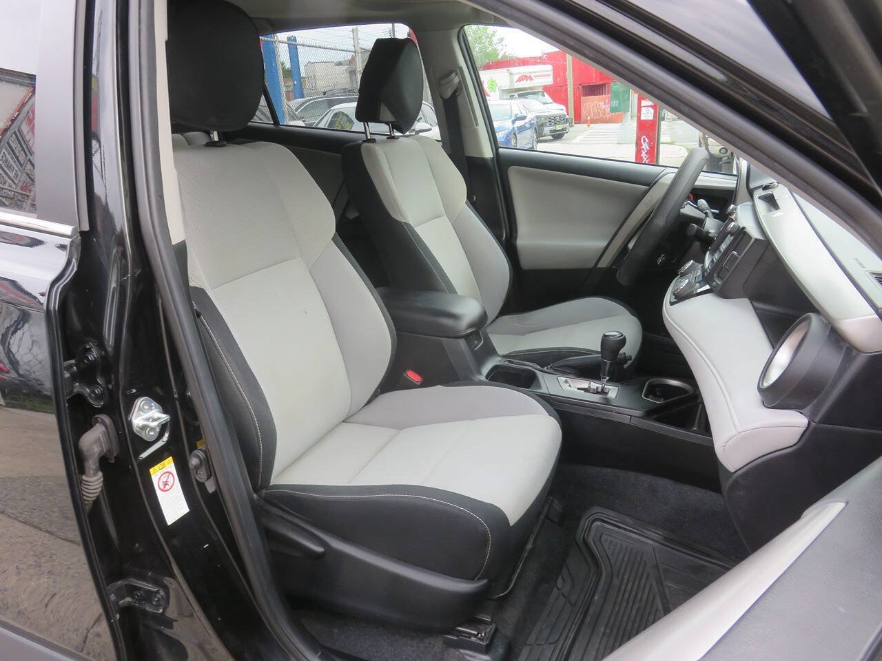 Used 2018 Toyota RAV4 XLE w/ Plus Extra Value Package AWD/4WD image 11