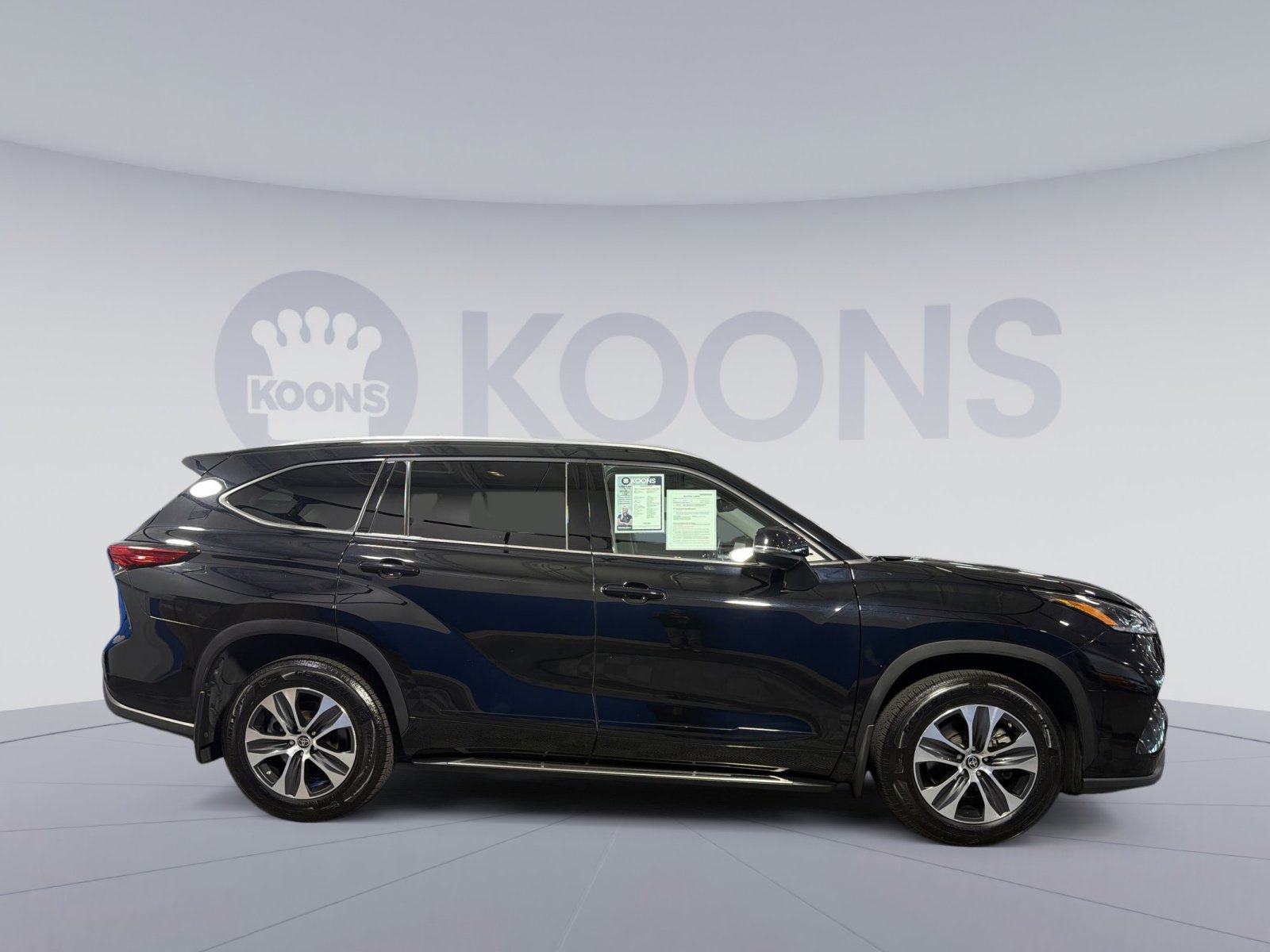 Used 2021 Toyota Highlander XLE AWD/4WD image 8