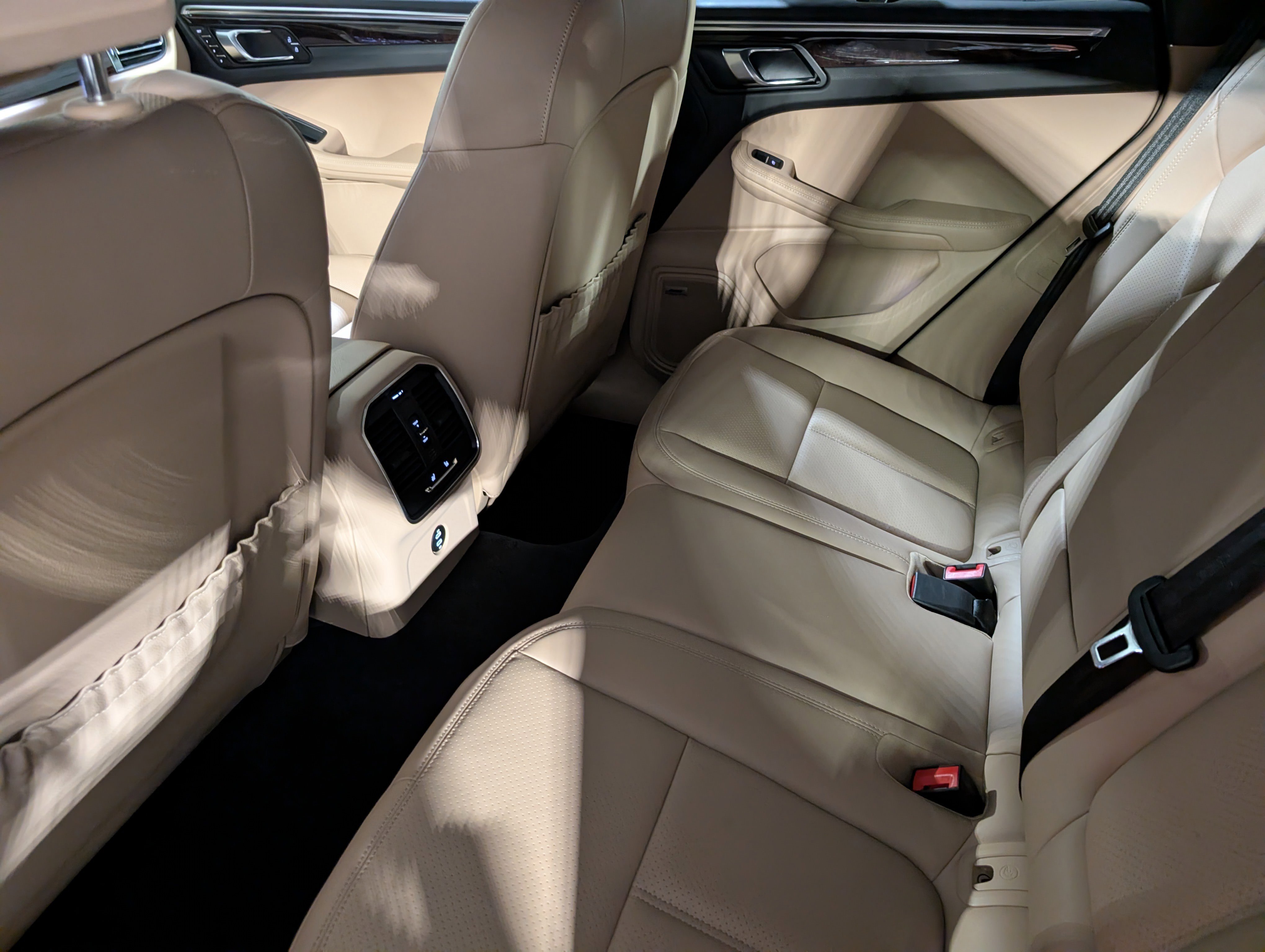 Certified 2023 Porsche Macan S AWD/4WD image 24