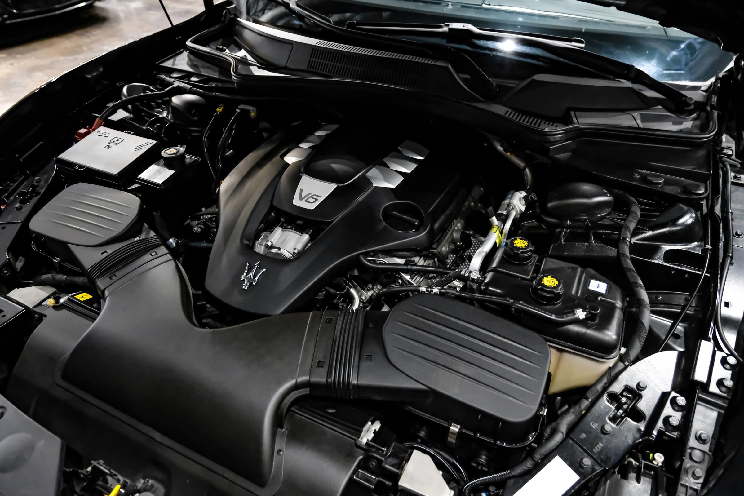 Used 2017 Maserati Ghibli w/ Luxury Package image 54