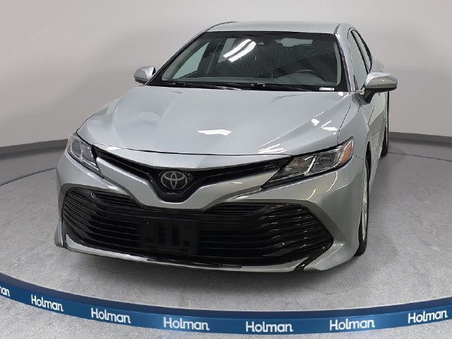 Used 2018 Toyota Camry LE FWD image 3