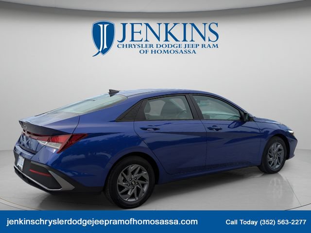 Used 2024 Hyundai Elantra SEL FWD image 3