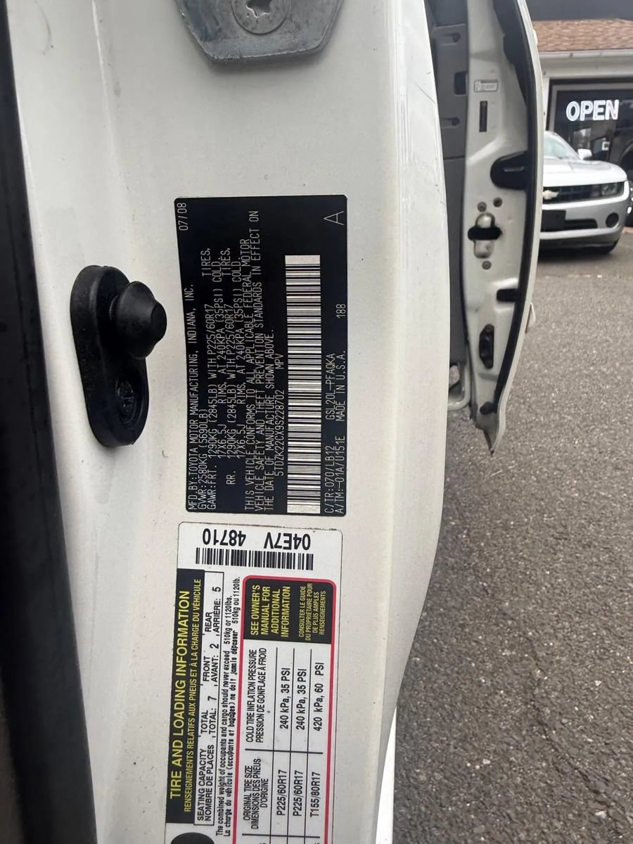 Used 2009 Toyota Sienna XLE FWD image 39
