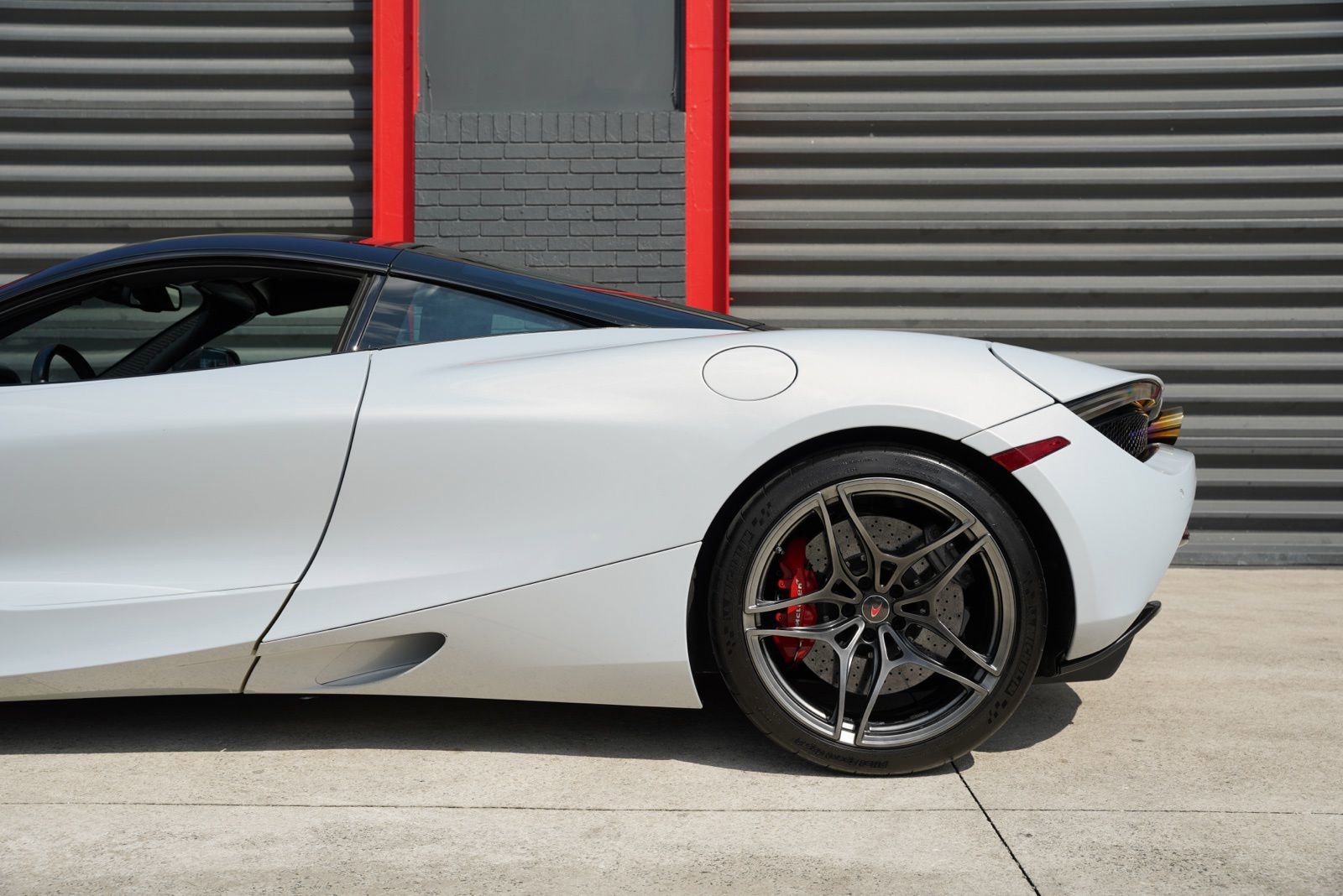 Used 2018 McLaren 720S RWD image 4