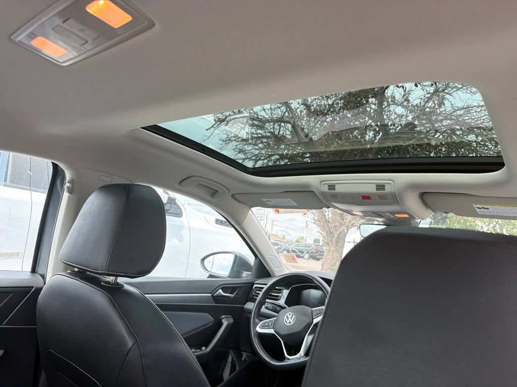 Used 2025 Volkswagen Jetta SE FWD image 25