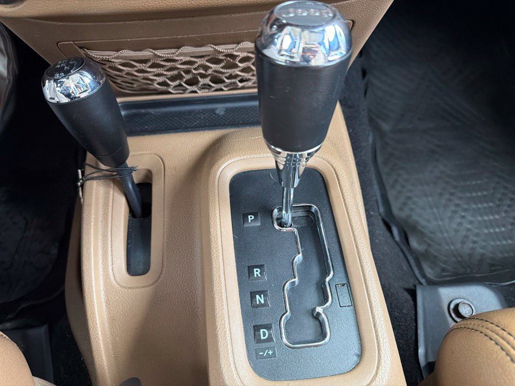 Used 2012 Jeep Wrangler Unlimited Sahara AWD/4WD image 13