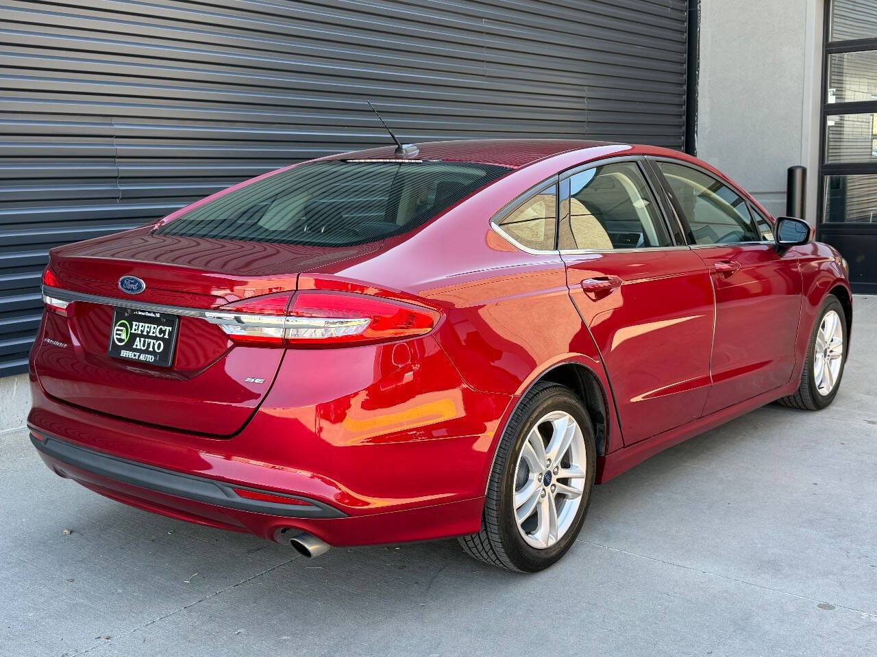 Used 2018 Ford Fusion SE FWD image 10