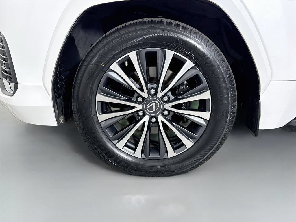 Used 2022 Lexus LX 600 4WD w/ Interior Upgrade Package image 33