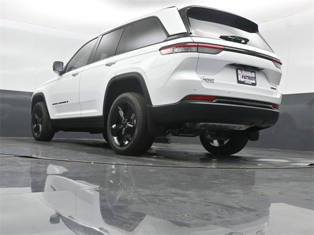 New 2025 Jeep Grand Cherokee Limited w/ Black Appearance Package image 37