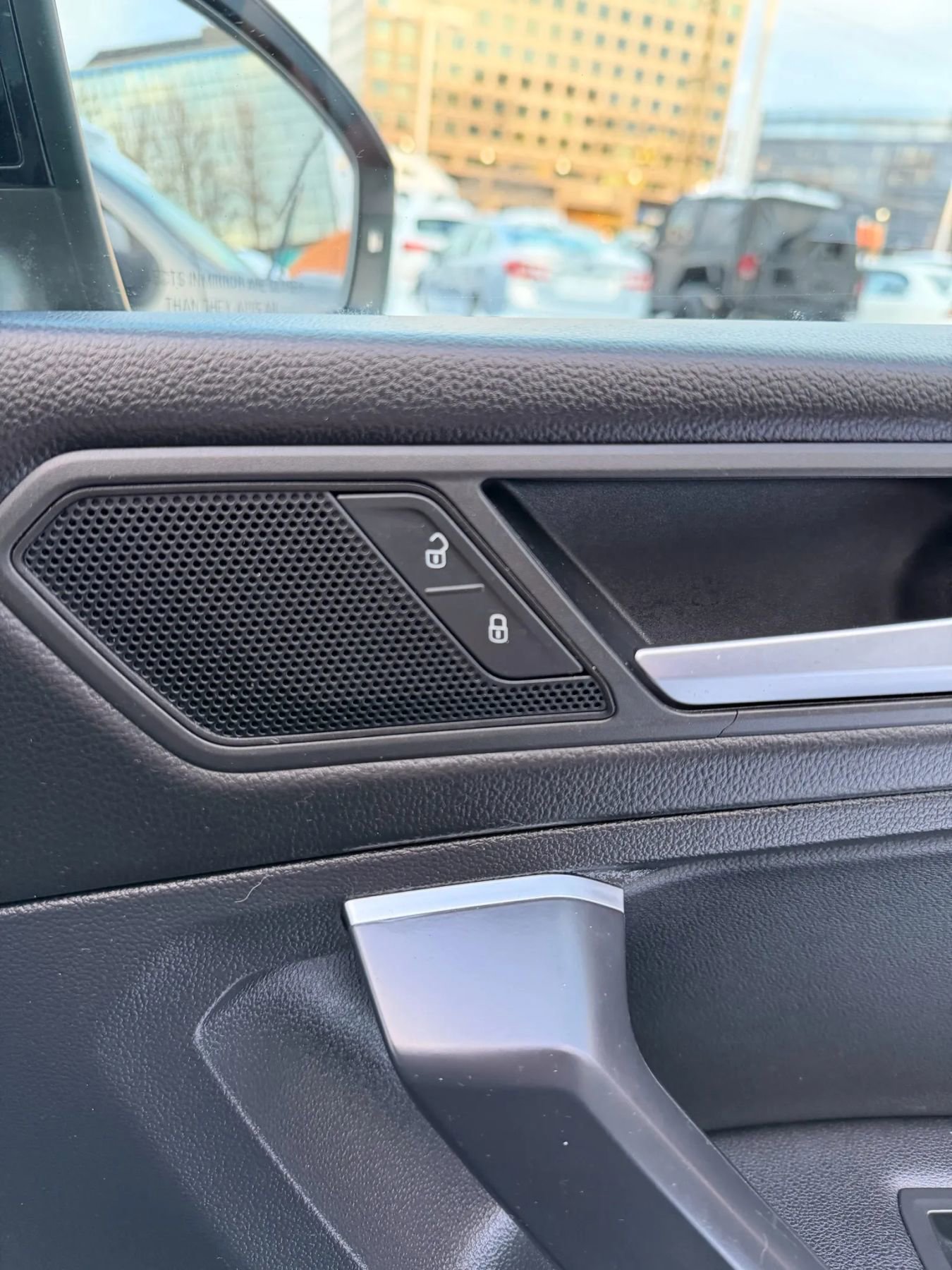 Used 2020 Volkswagen Tiguan S image 28