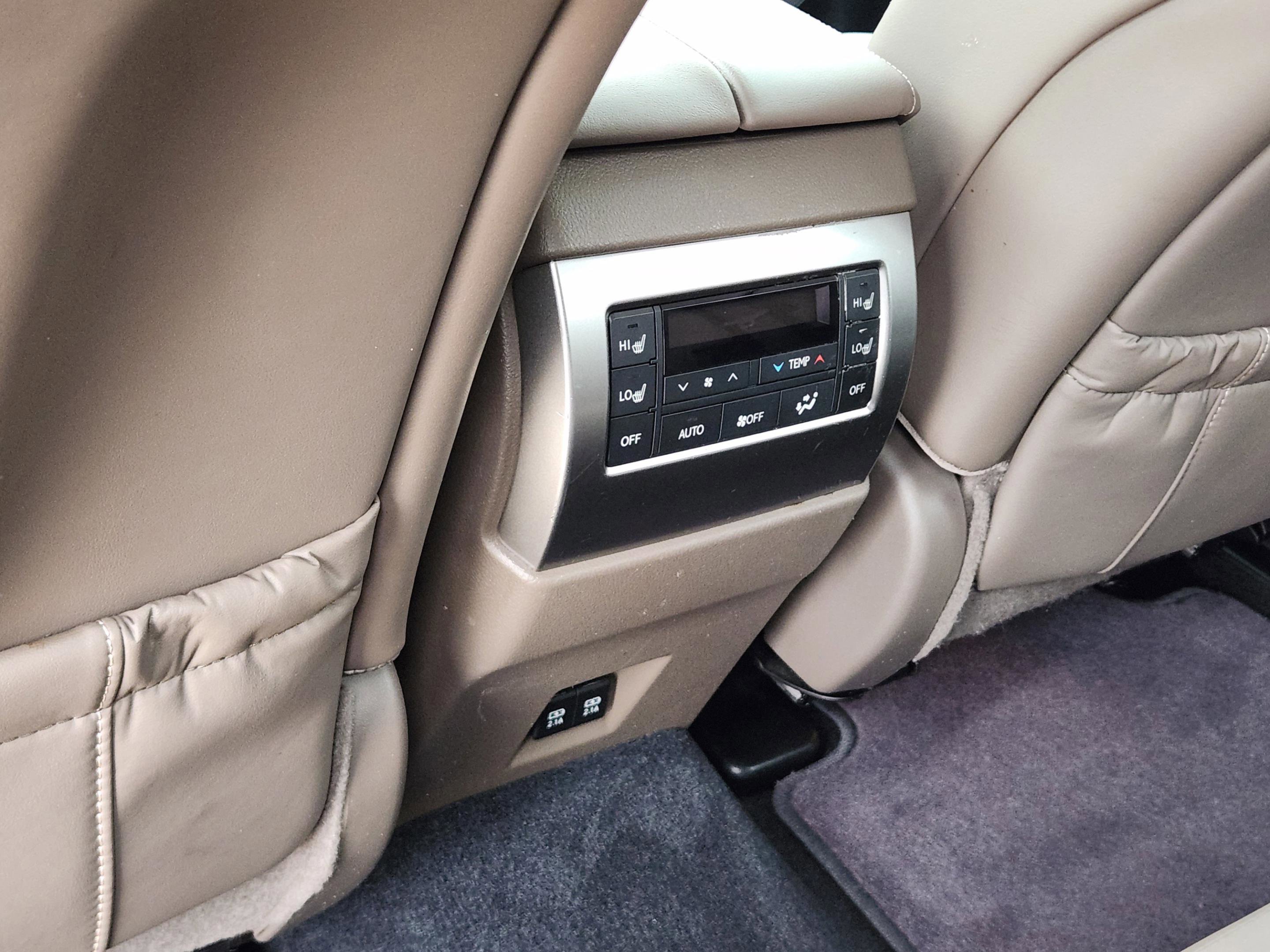 Used 2023 Lexus GX 460 Luxury w/ Accessory Package AWD/4WD image 29