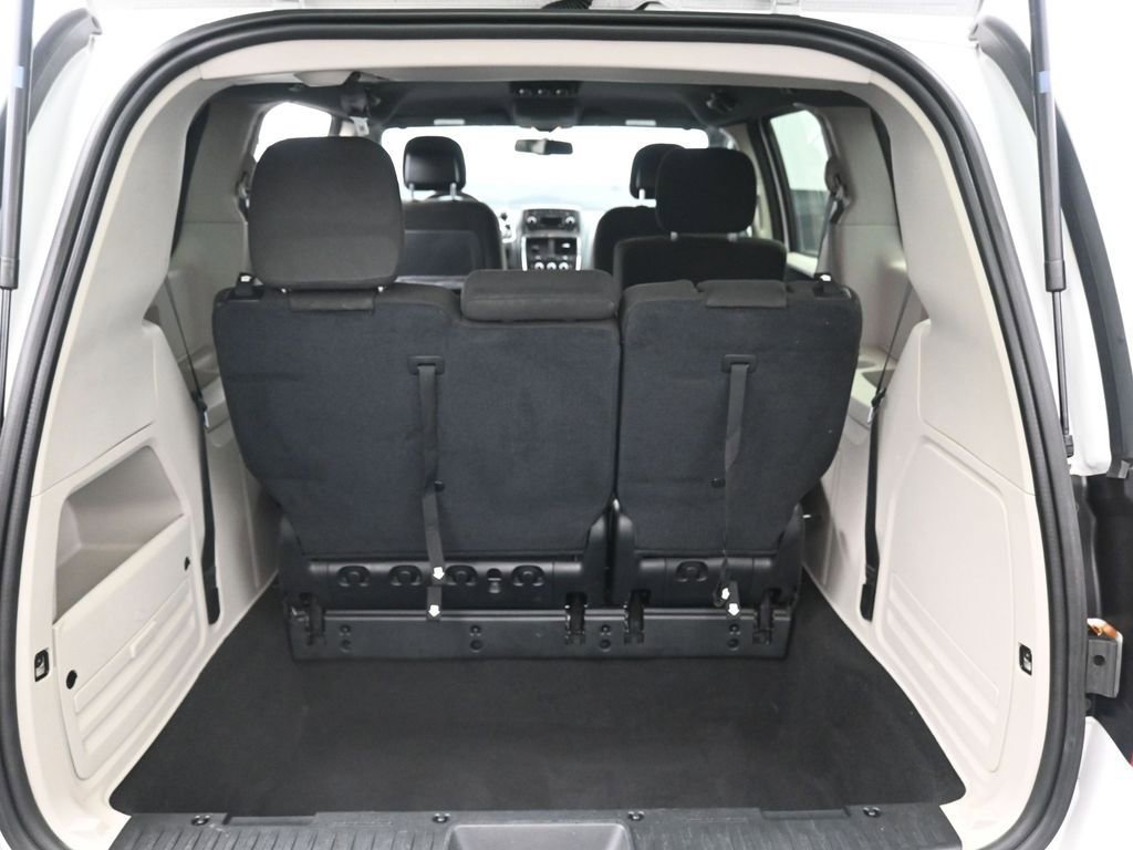 Used 2016 Dodge Grand Caravan SE image 29