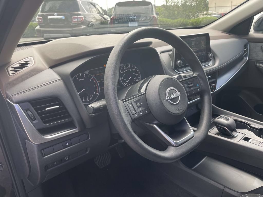 Used 2023 Nissan Rogue SV AWD/4WD image 17