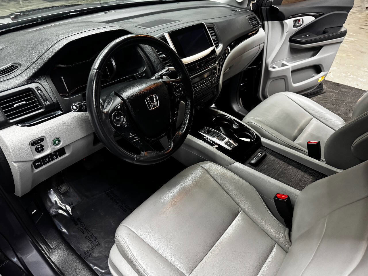 Used 2017 Honda Pilot Touring image 30