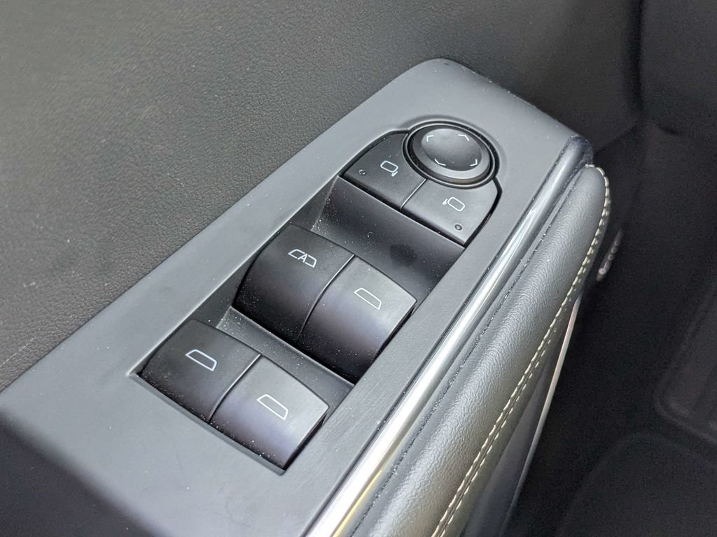 Used 2026 GMC Acadia Elevation w/ Elevation Premium Package FWD image 20