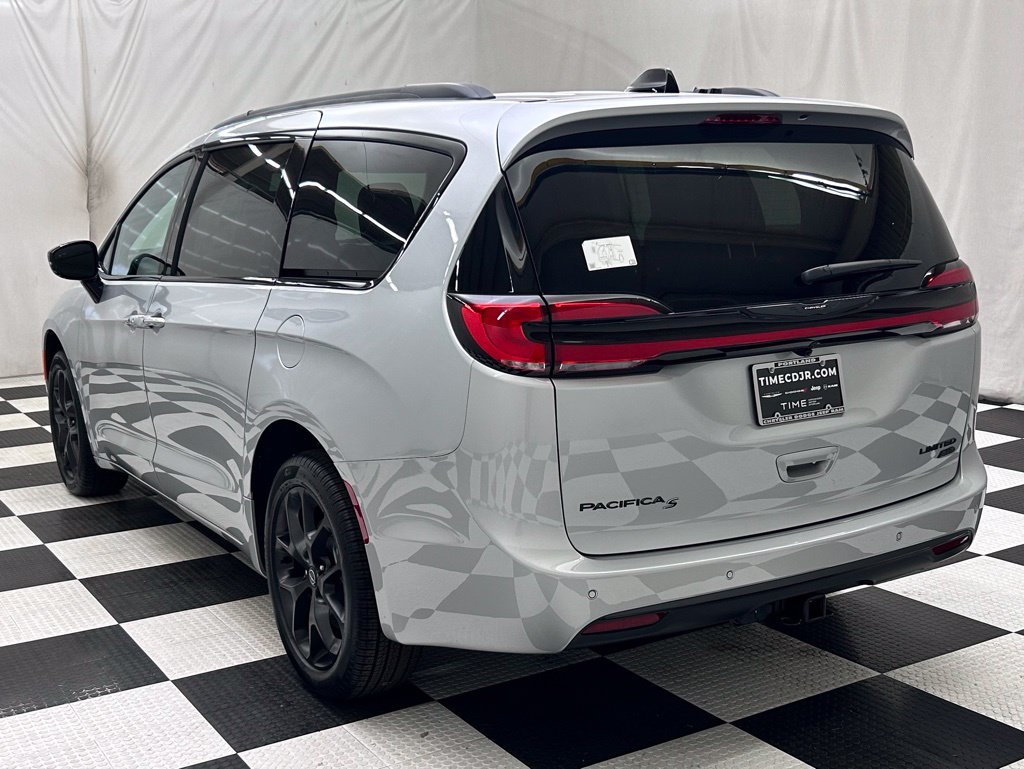New 2026 Chrysler Pacifica Limited w/ S Appearance Package AWD/4WD image 5