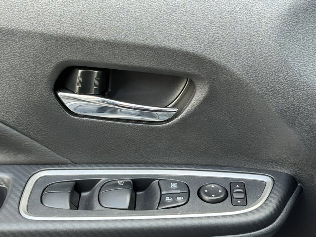 New 2025 Nissan Versa SR w/ Trunk Package image 19