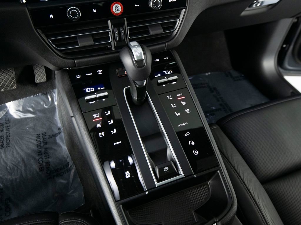Certified 2025 Porsche Macan image 27
