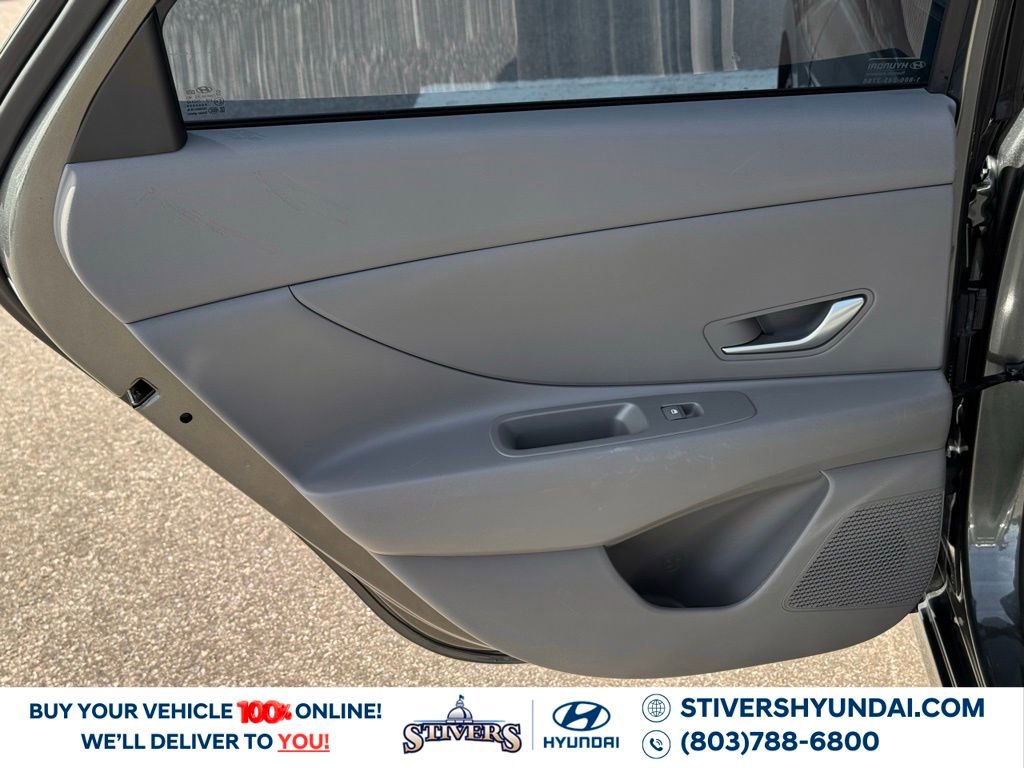 Used 2025 Hyundai Elantra SE image 18