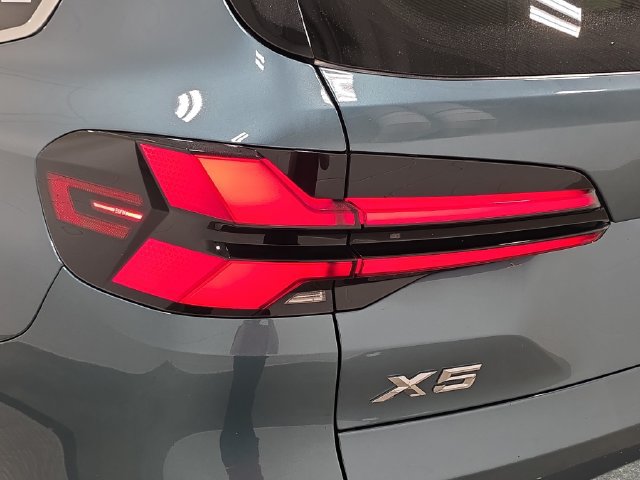Certified 2024 BMW X5 xDrive40i w/ Premium Package AWD/4WD image 29