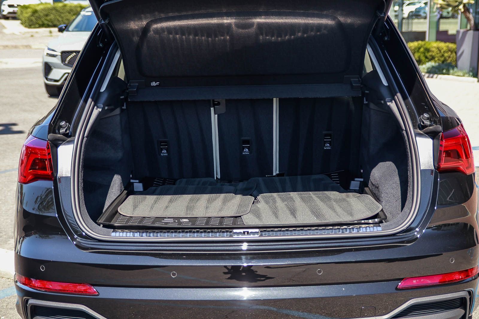 Used 2025 Audi Q3 2.0T Premium w/ Convenience Package image 28