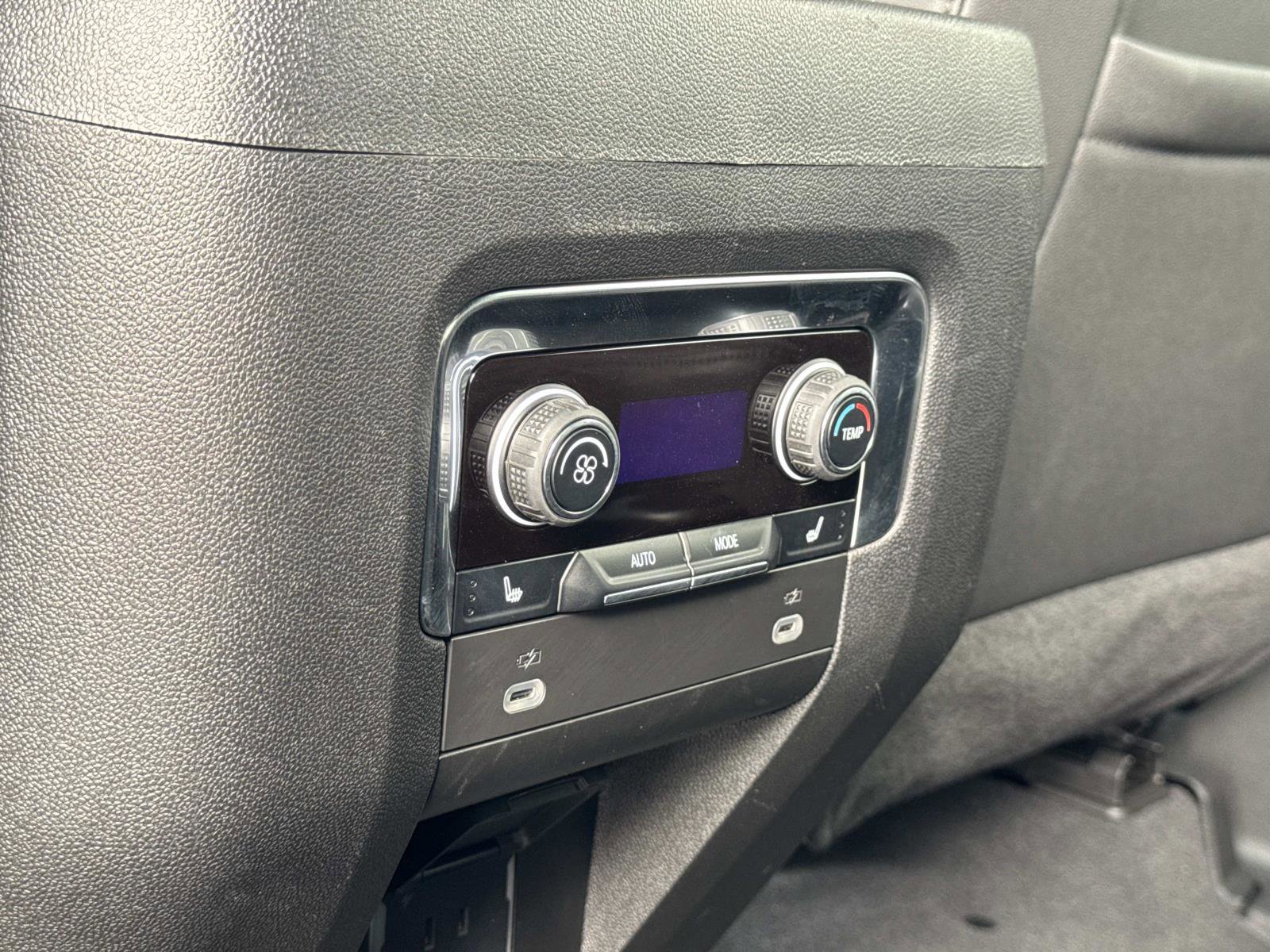 Used 2024 Chevrolet Tahoe Z71 w/ Luxury Package image 27