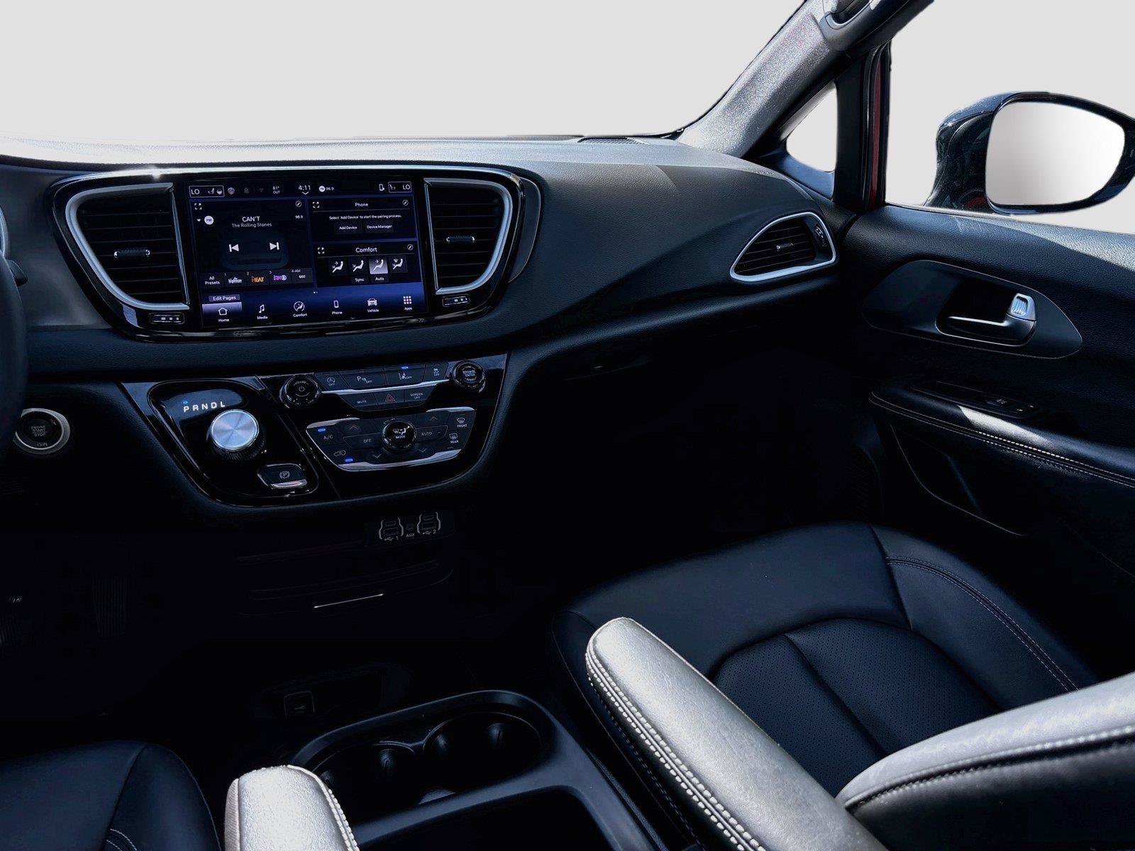 Used 2025 Chrysler Pacifica Select FWD image 21