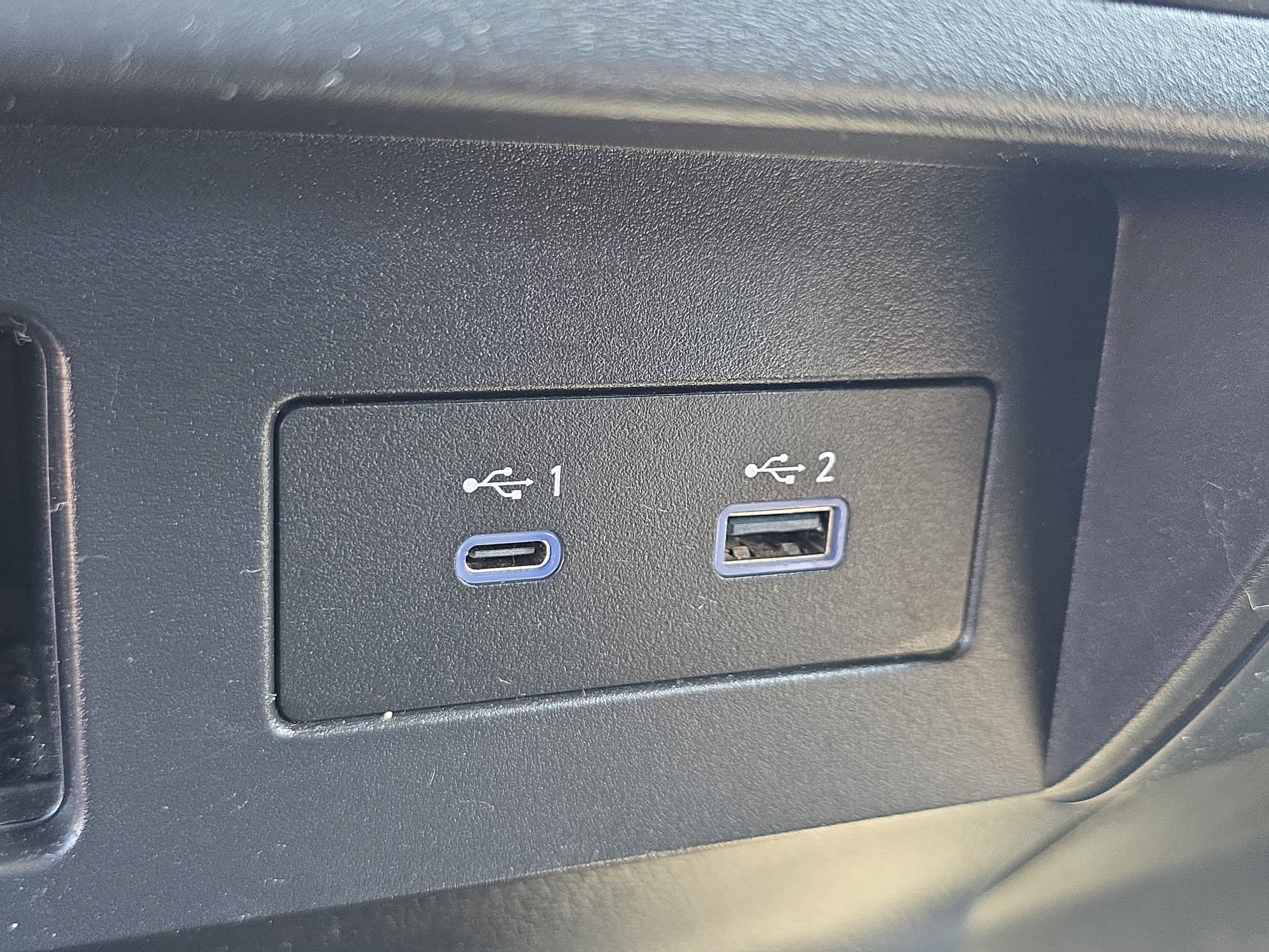 Used 2022 Nissan Titan S image 30