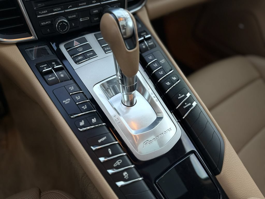 Used 2014 Porsche Panamera S RWD image 33