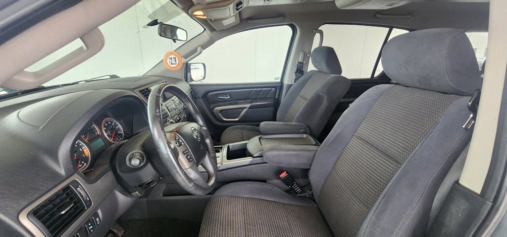Used 2015 Nissan Armada SV image 11