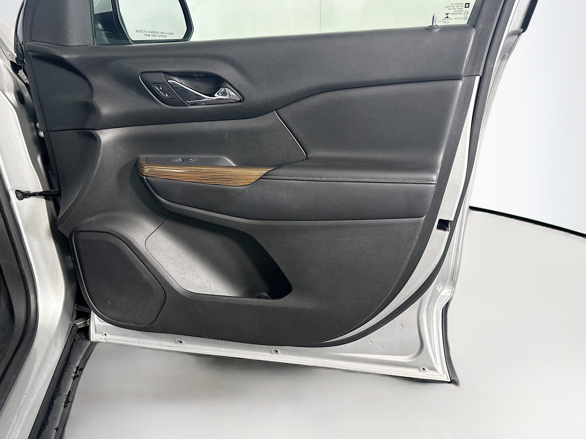 Used 2017 GMC Acadia SLE image 31