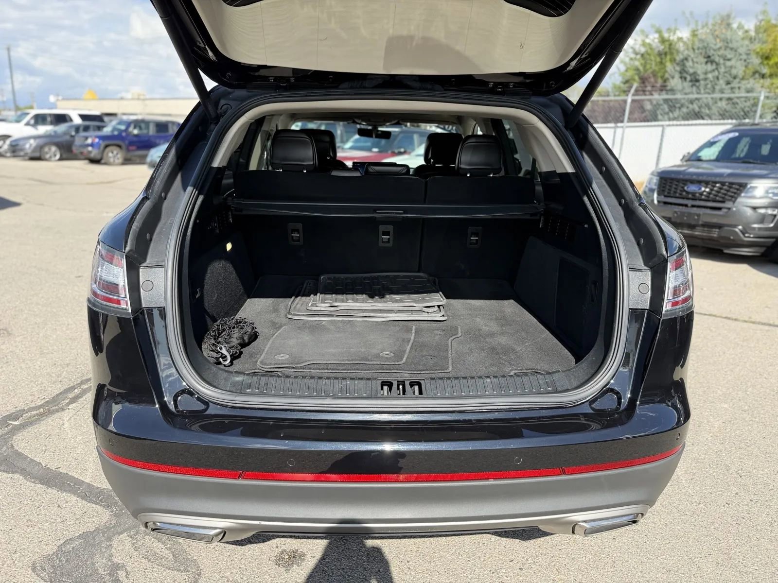 Used 2023 Lincoln Nautilus Reserve w/ Equipment Group 201A image 17