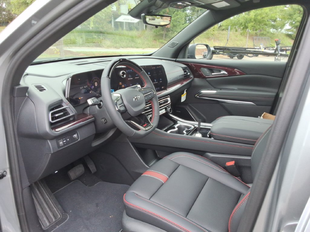 New 2027 Chevrolet Traverse RS FWD image 20