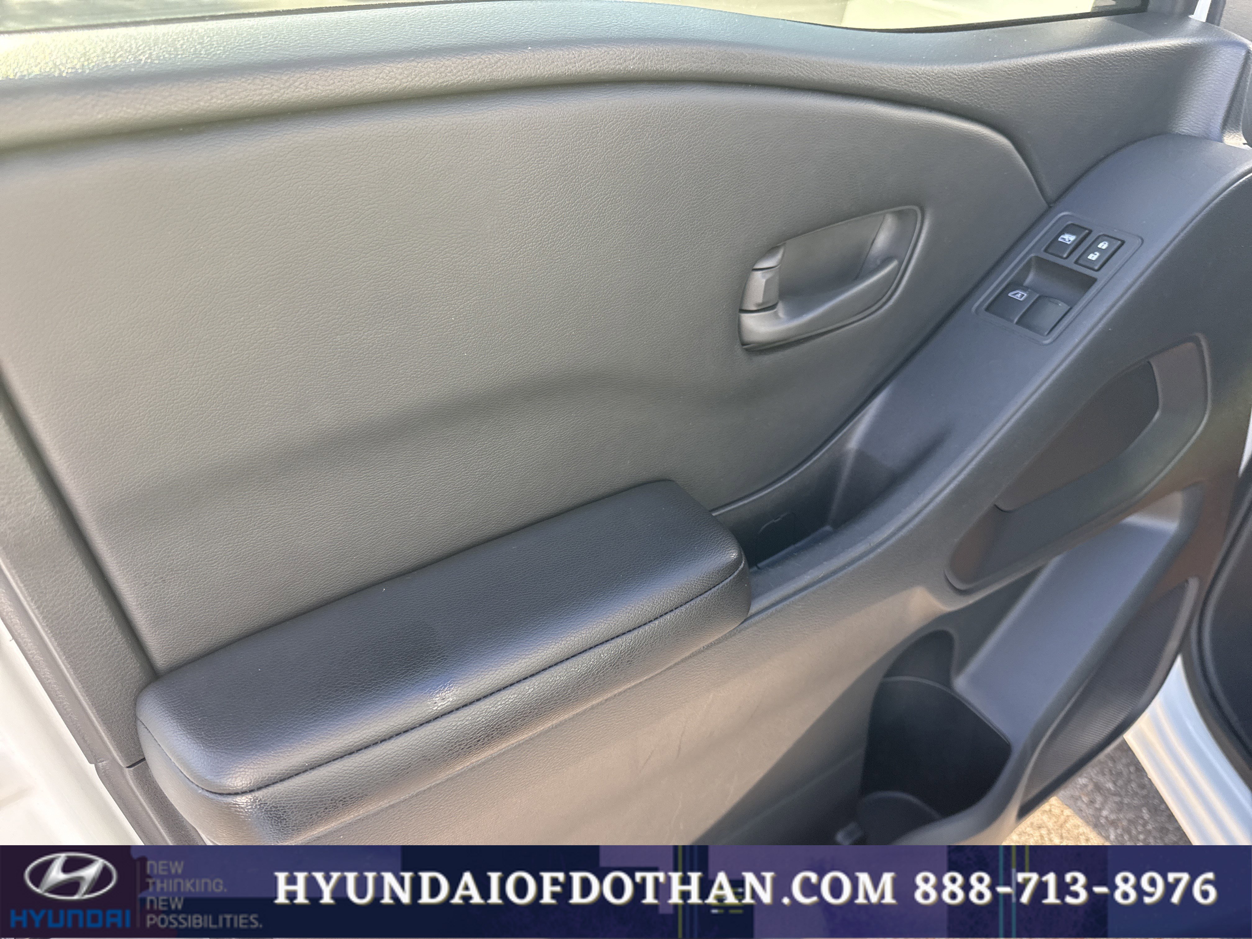 Used 2025 Nissan Frontier S w/ S Utility Package image 7