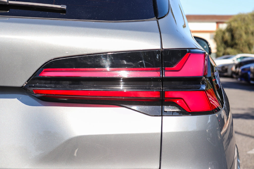 Certified 2024 BMW X5 sDrive40i w/ M Sport Package RWD image 7