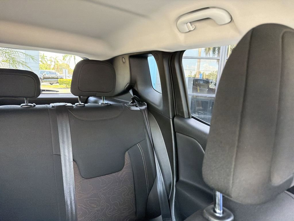 Used 2023 Jeep Renegade Latitude AWD/4WD image 15