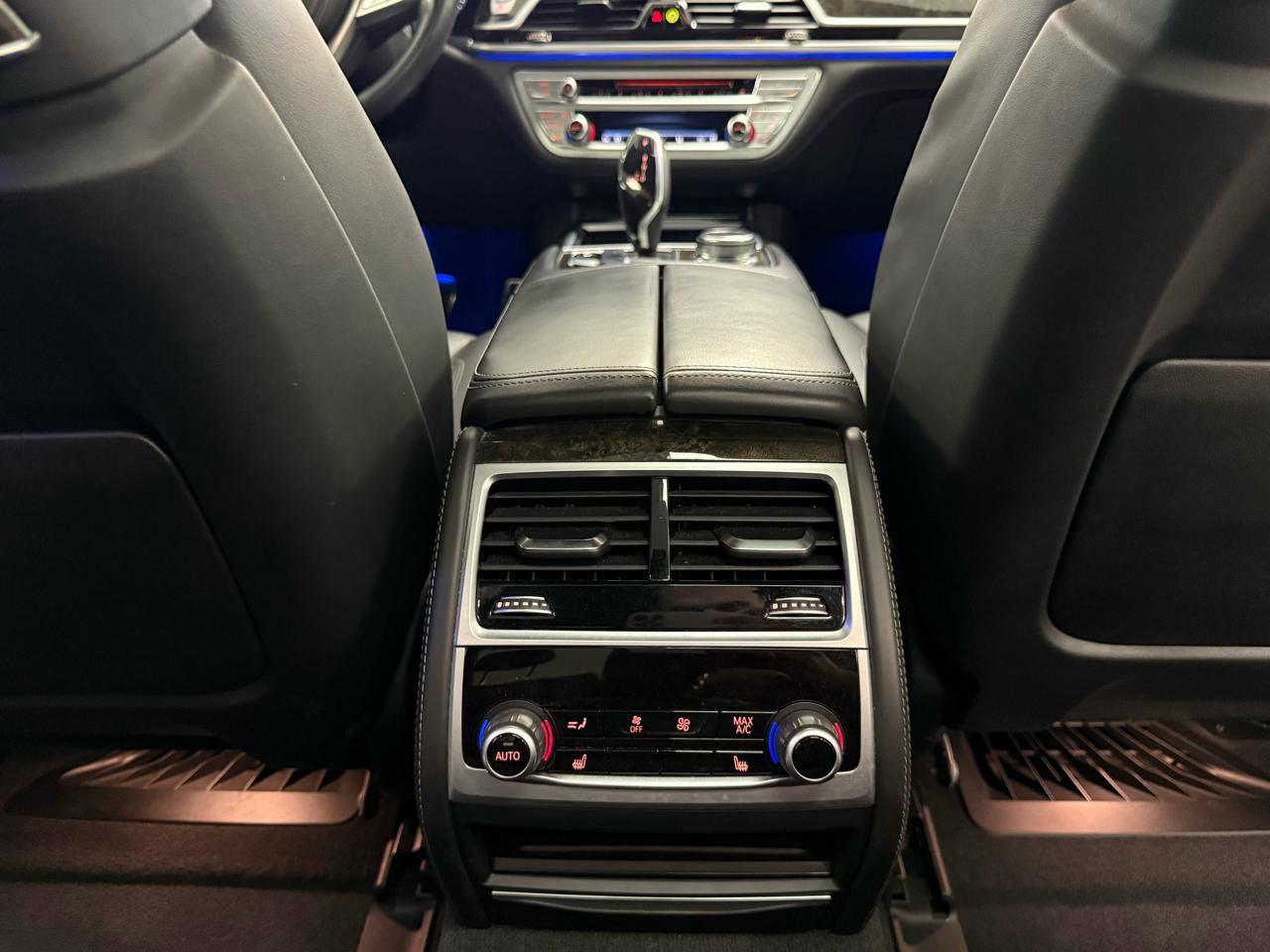 Used 2018 BMW 750i image 37