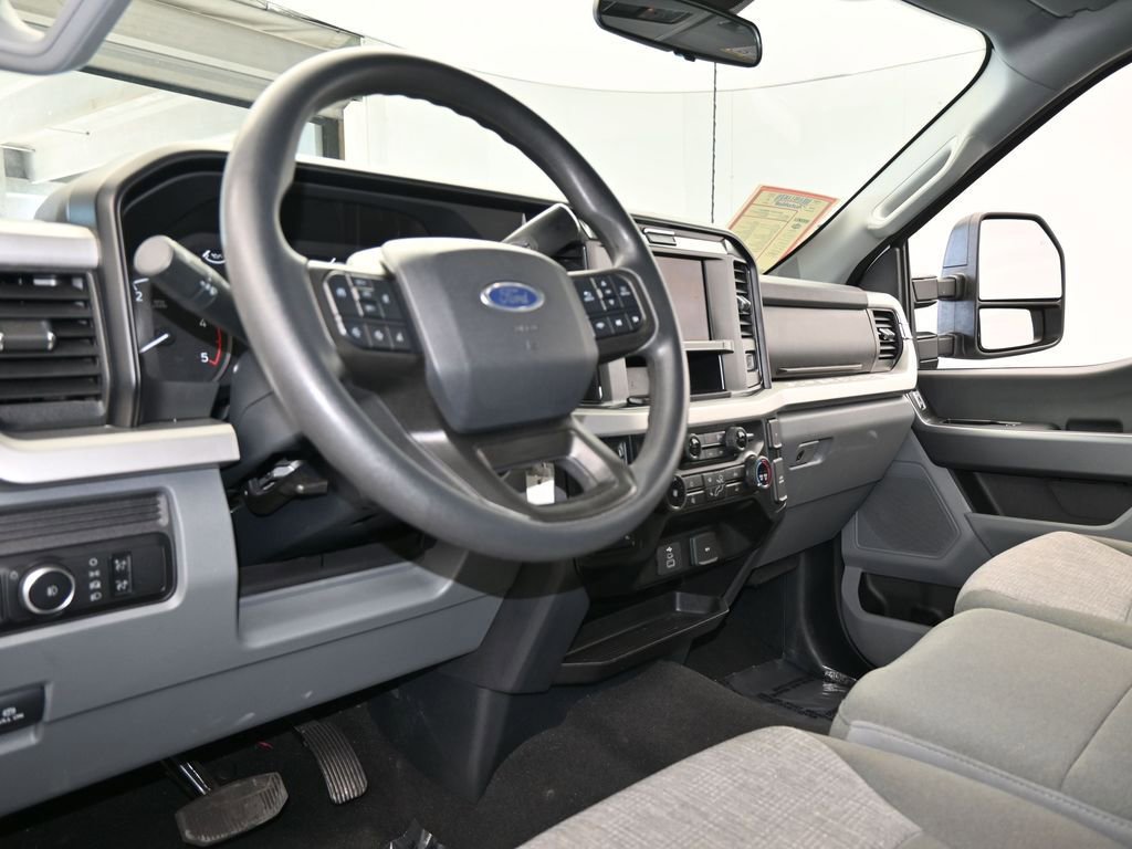 Used 2025 Ford F250 XLT image 13